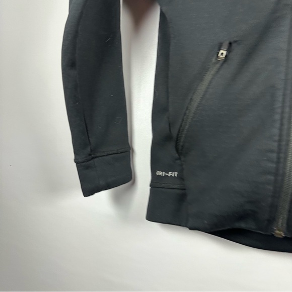 5/$25✨️ Nike dri fit kids jacket - Picture 3 of 4